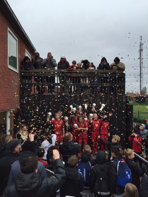 FCN løfter pokalerne i luften